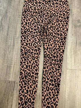 Wild Fable high-rise leopard print leggings, size M